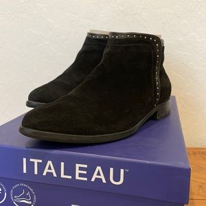 ITALEAU Miranda size 37 EU/6.5 Nero black suede water resistant  ankle boots